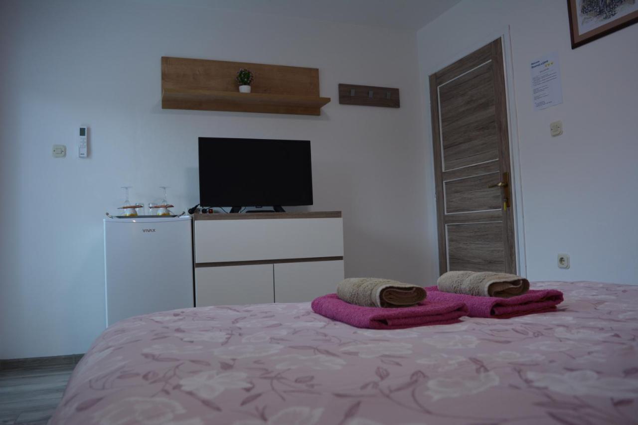 Rooms Lucijana Jezerce Exterior foto